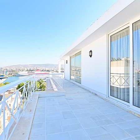 Charming Apartment With A Sea View Terrace Pireu Exterior foto